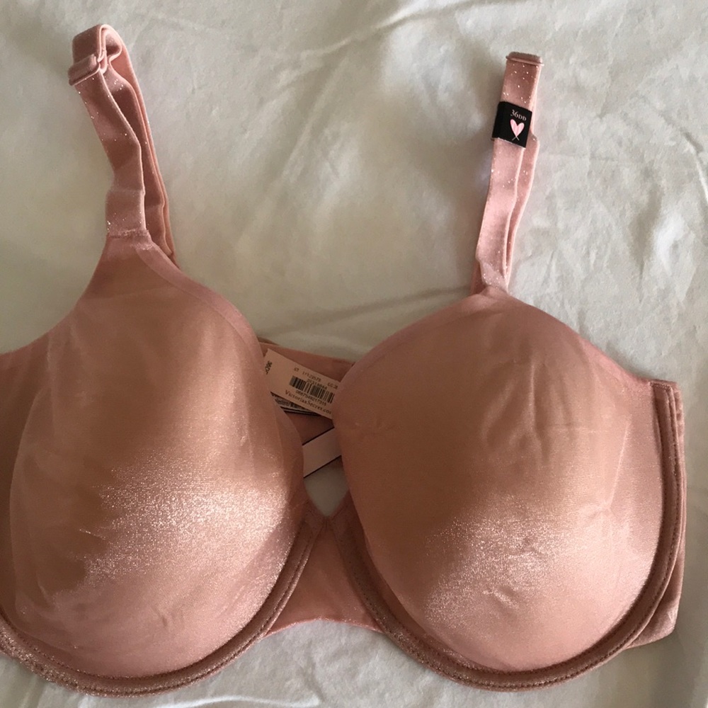 Victoria Secret. Bra 36DD lightly lined,